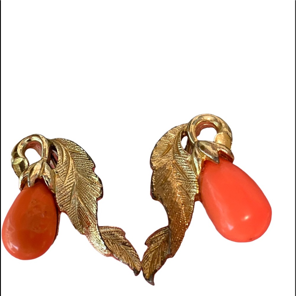 Vintage Sarah Coventry Vintage Gold Tone Clip On  Earring
